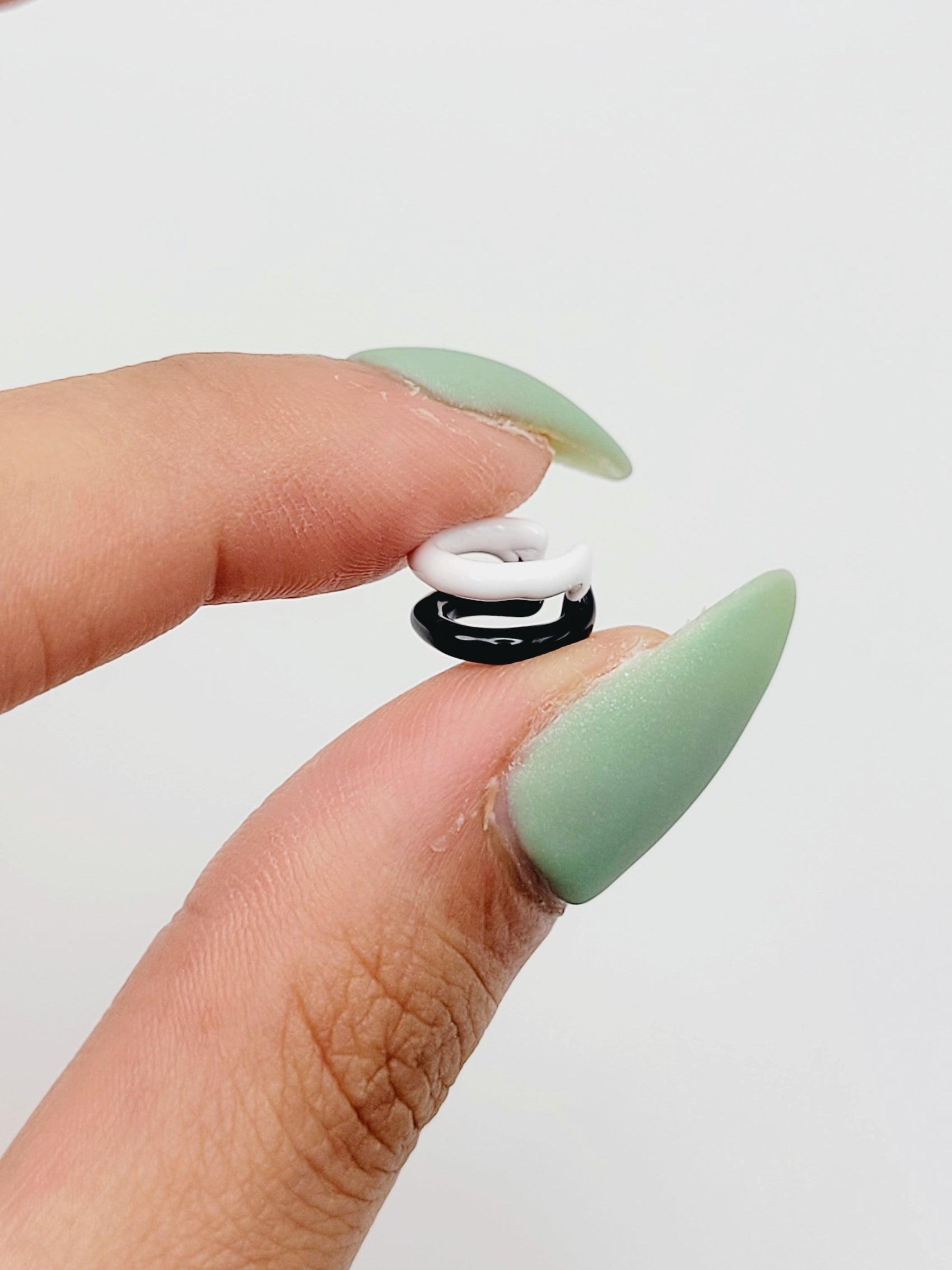 TWO TONE EAR CUFF [Single Cuff] - Black & White