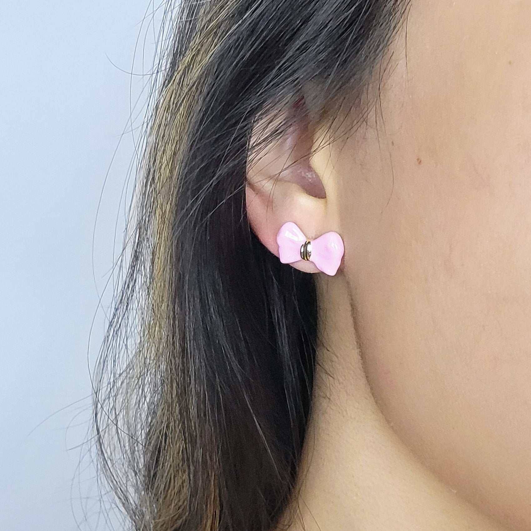 BOW EARRING in Lilac