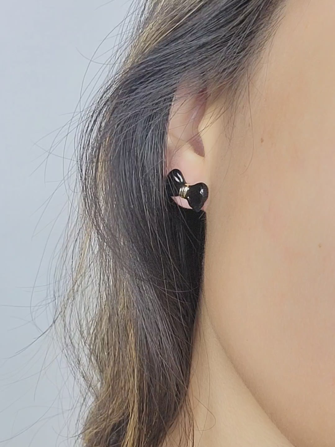 BOW EARRING in Black