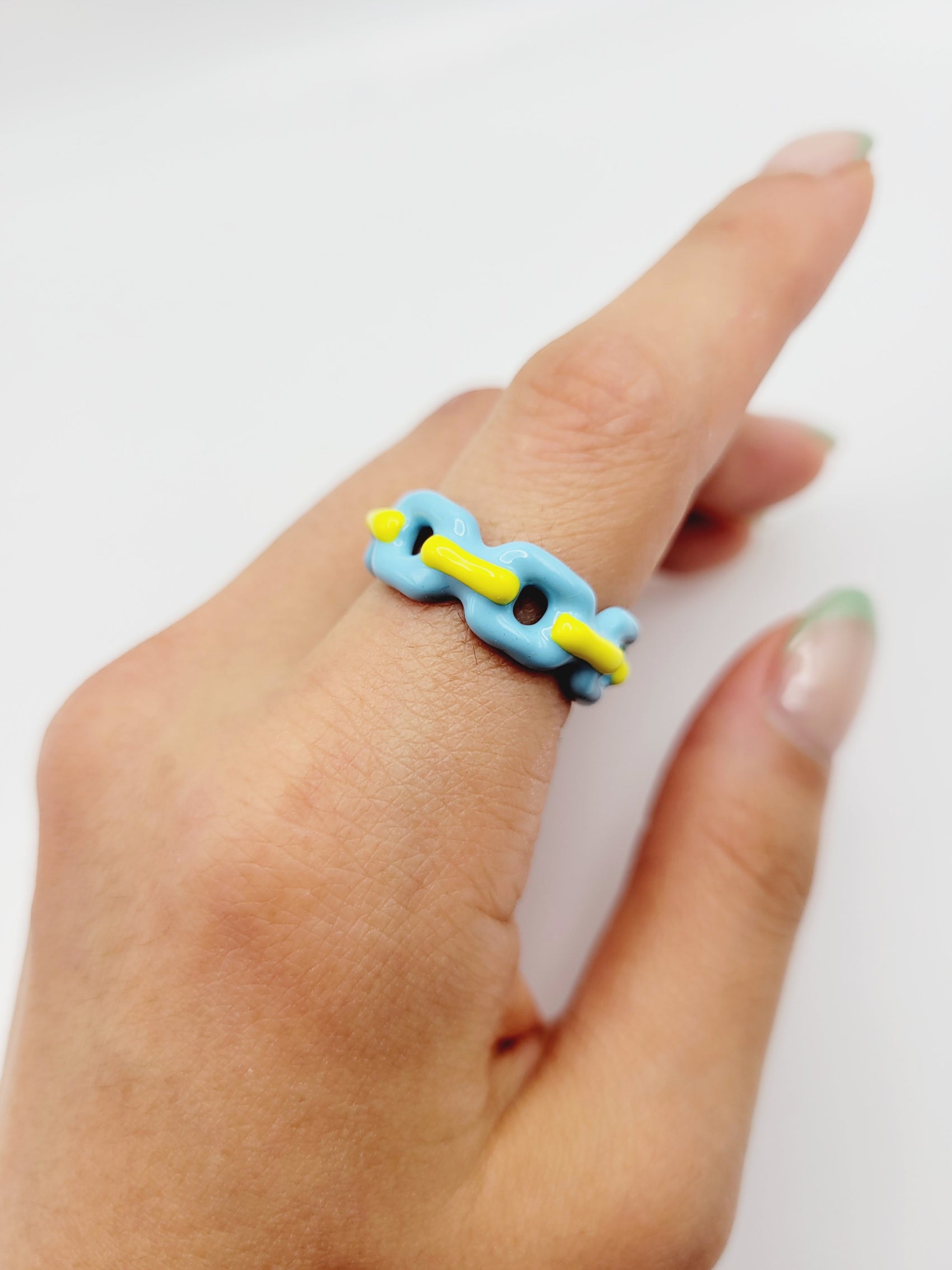 NOT A WEAK LINK in Blue/Yellow